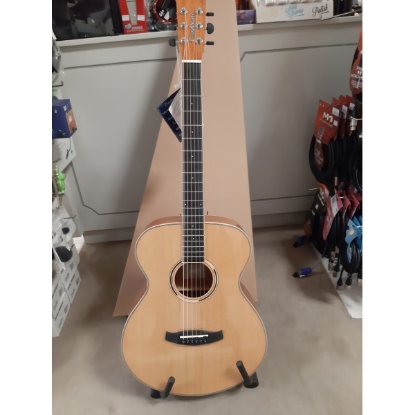 DBT FPG DISCOVERY SERIES FOLK SIZE GUITAR